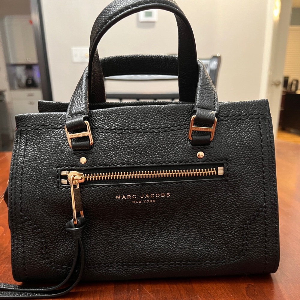 Marc Jacobs mini cruiser pebbled crossbody bag.